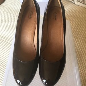 Clarke’s pumps/heels in burgundy